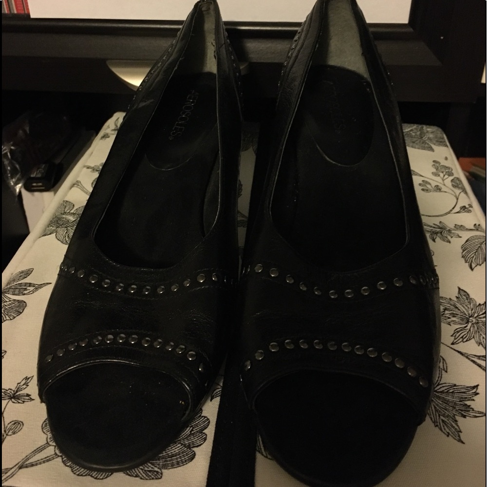 Black with silver 91/2 Aerosoles with open toe